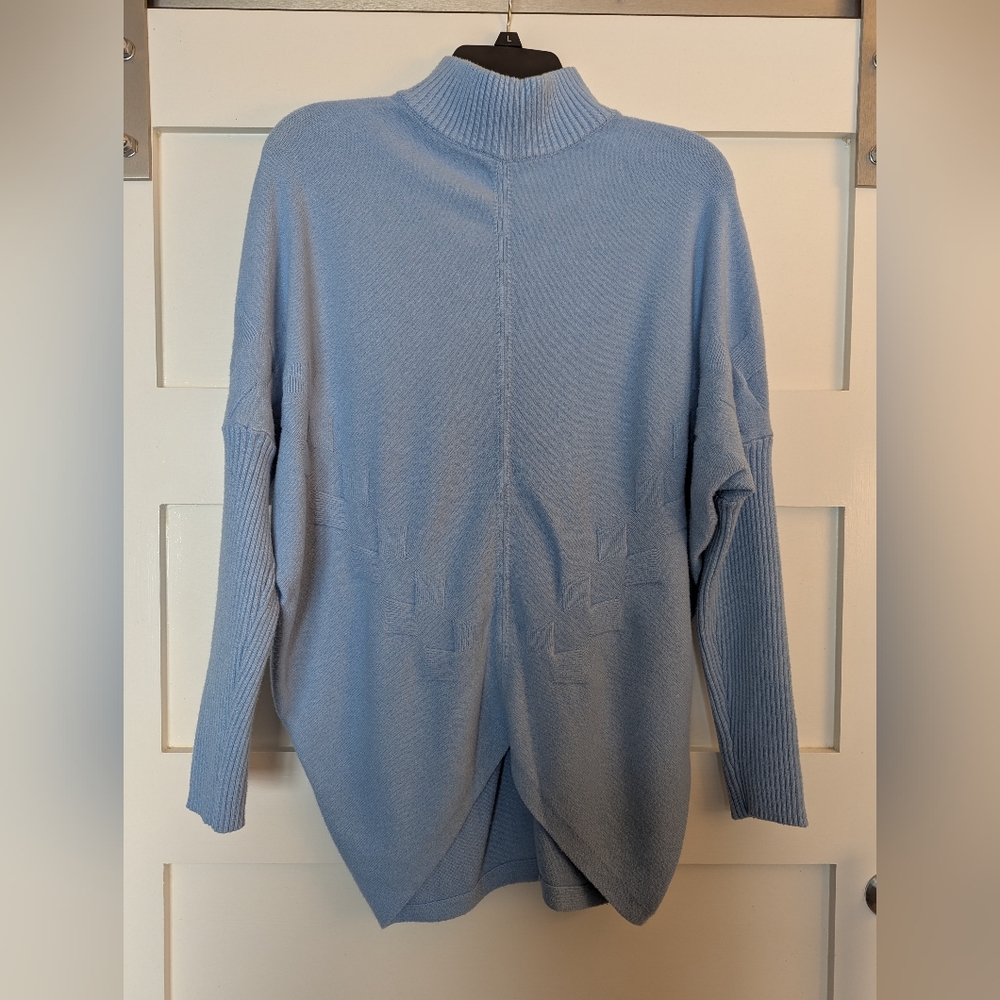 Frank Lyman, Montreal women's XXL blue sweater 27.5 x32 28-31